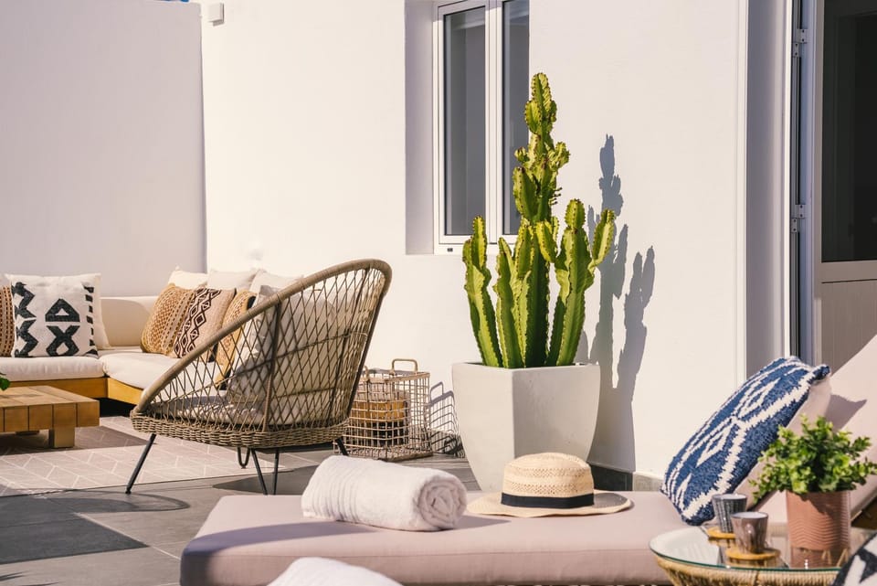 Patio, Day, Seating area