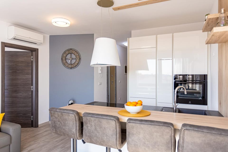 Kitchen or kitchenette, Dining area, pet friendly