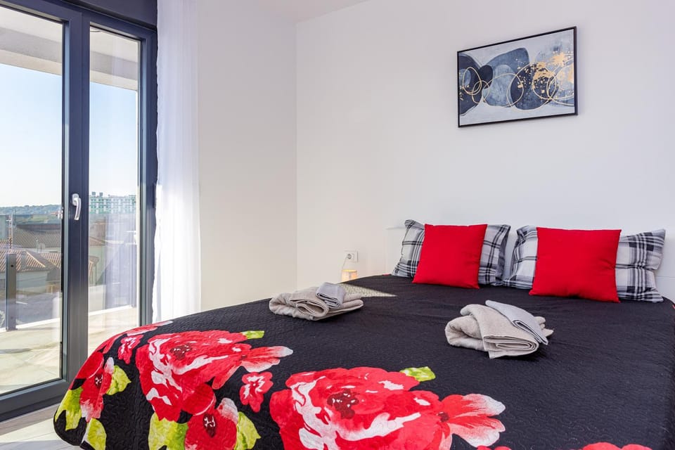 Bed, Balcony/Terrace, Bedroom