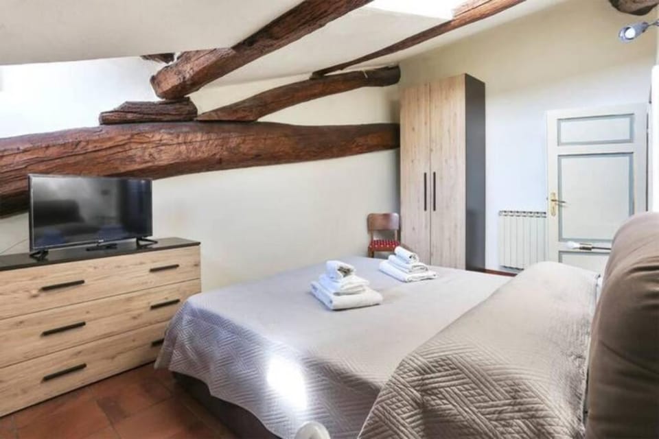 Massimiliano apartment in center with AC Apartment in Capannori