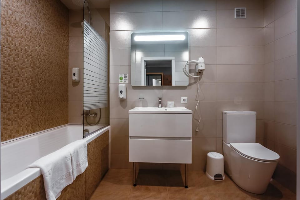 Toilet, Bathroom, towels