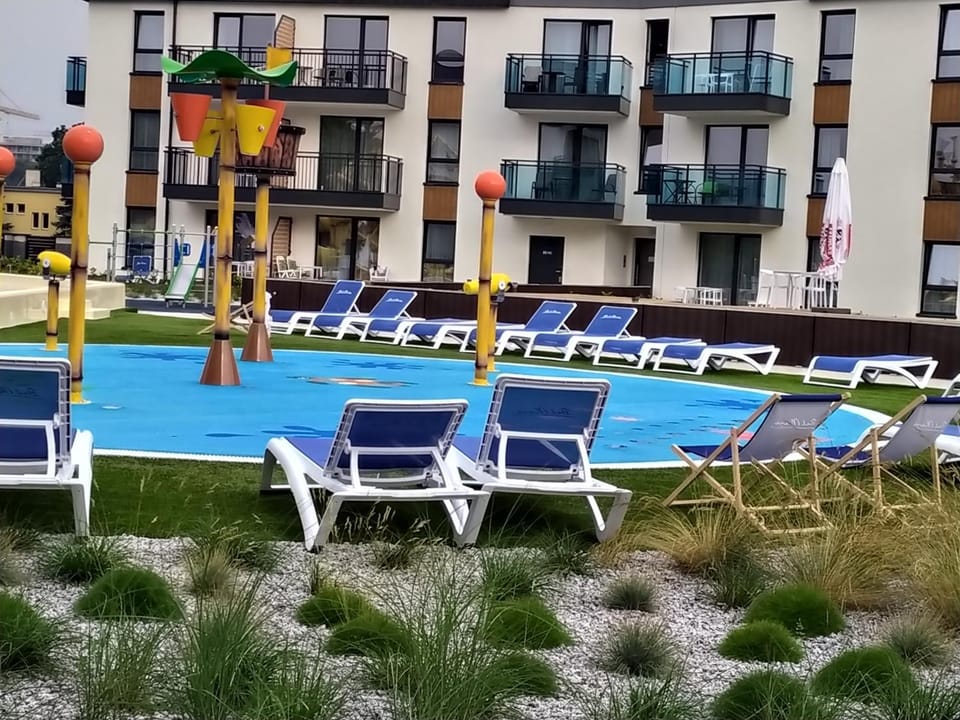 Day, Children play ground, Evening entertainment, Pool view, Swimming pool, sunbed