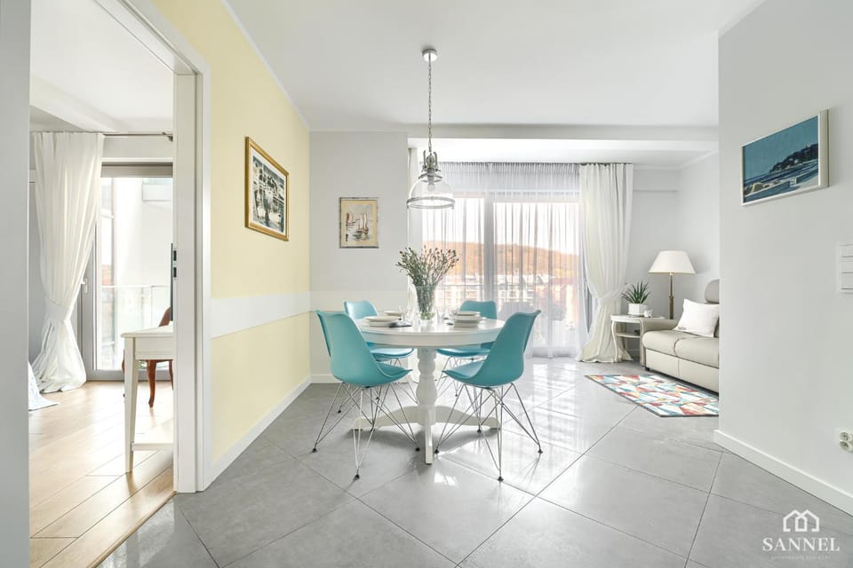 Balcony/Terrace, Living room, Decorative detail, Seating area, Dining area, Bedroom, On site