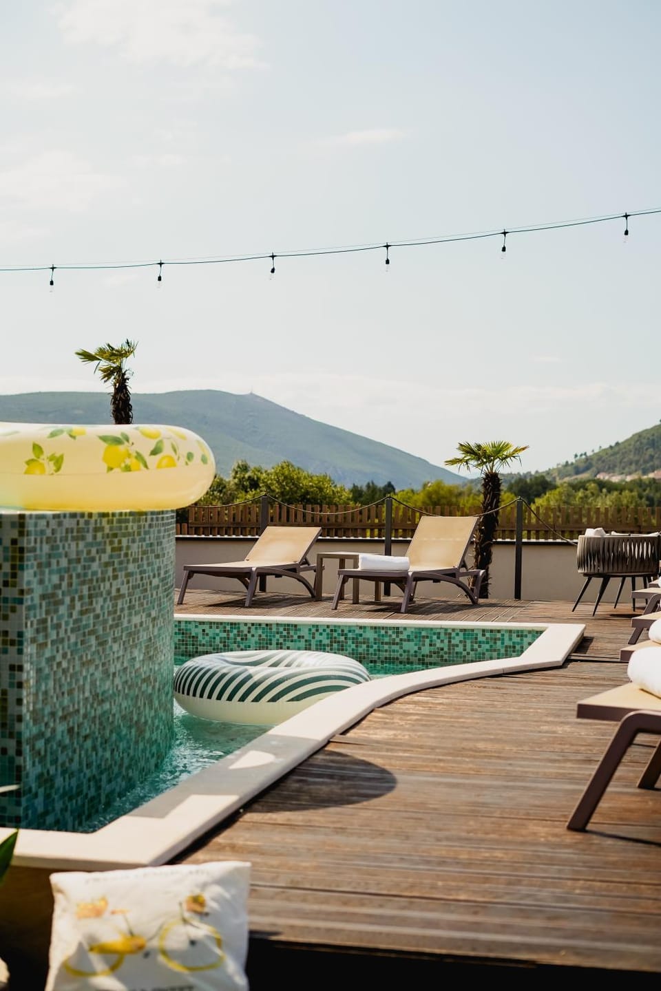 Day, Natural landscape, Pool view, Swimming pool, sunbed