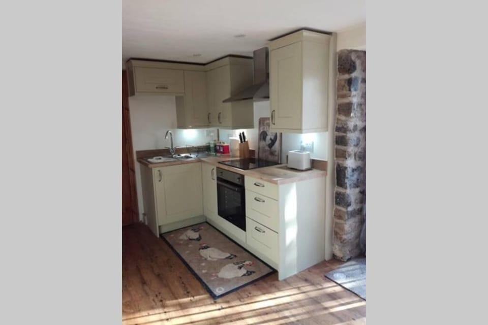 Kitchen or kitchenette, pet friendly, stove