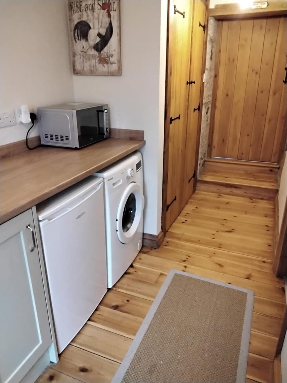 Kitchen or kitchenette, minibar, wardrobe, washing machine