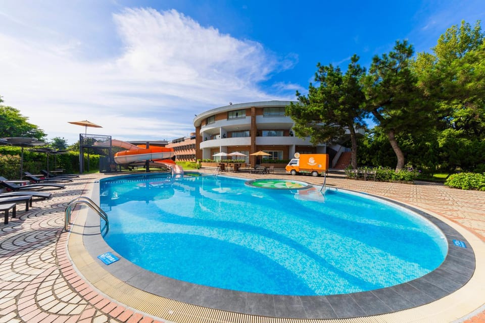 Swimming pool