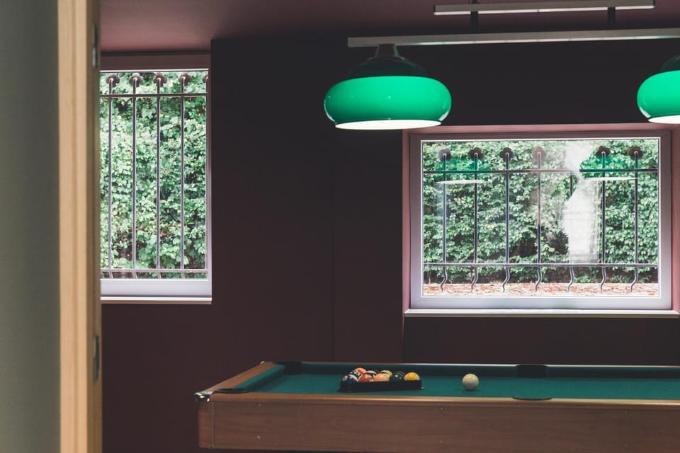 Billiard, Game Room