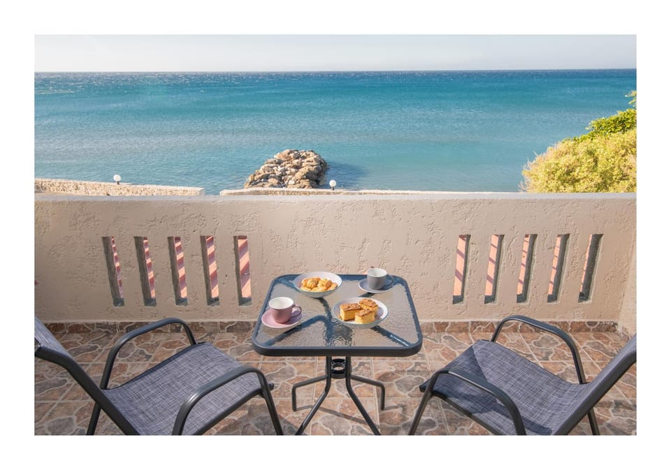 Property building, Balcony/Terrace, Beach, Sea view