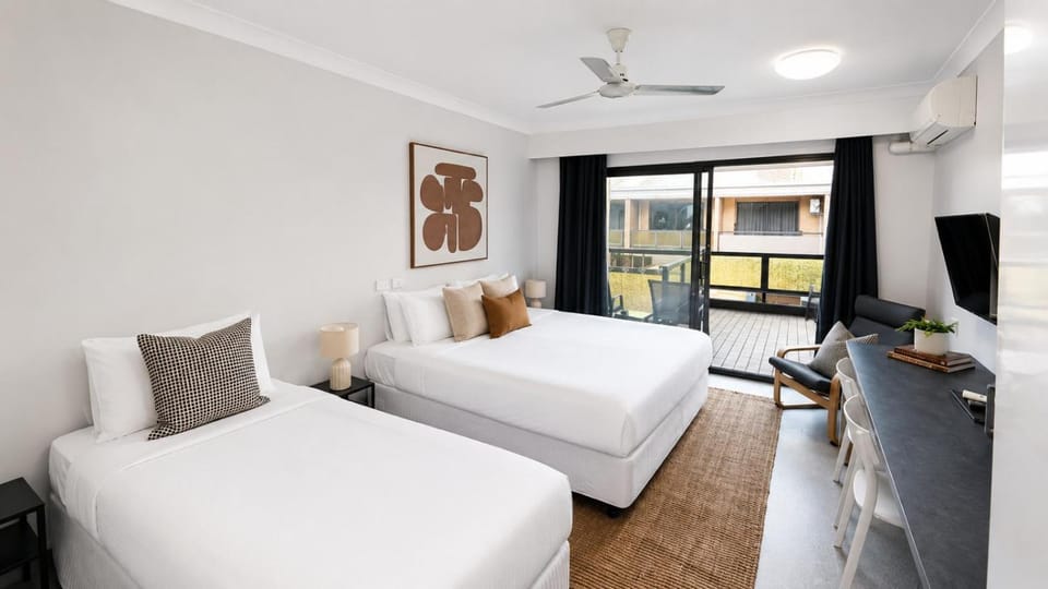TV and multimedia, View (from property/room), Seating area, Bedroom