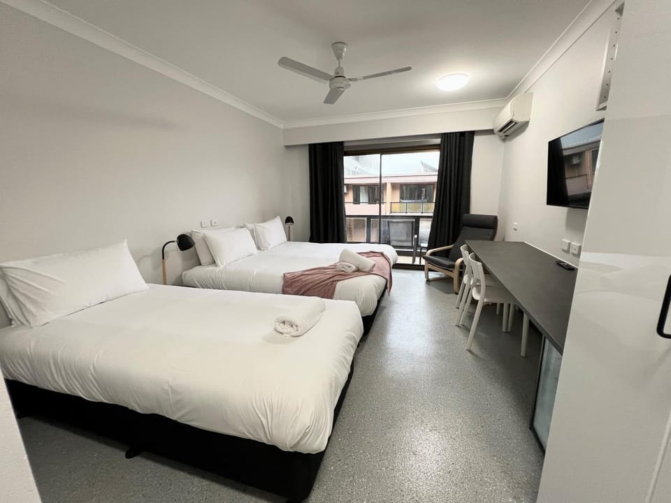 Bed, TV and multimedia, Photo of the whole room, Bedroom, air conditioner