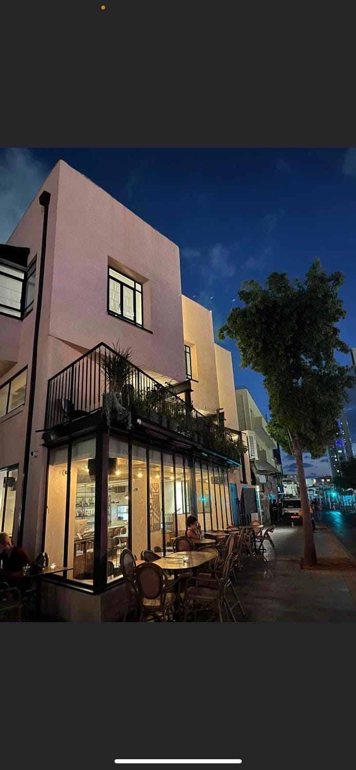 Property building, Restaurant/places to eat