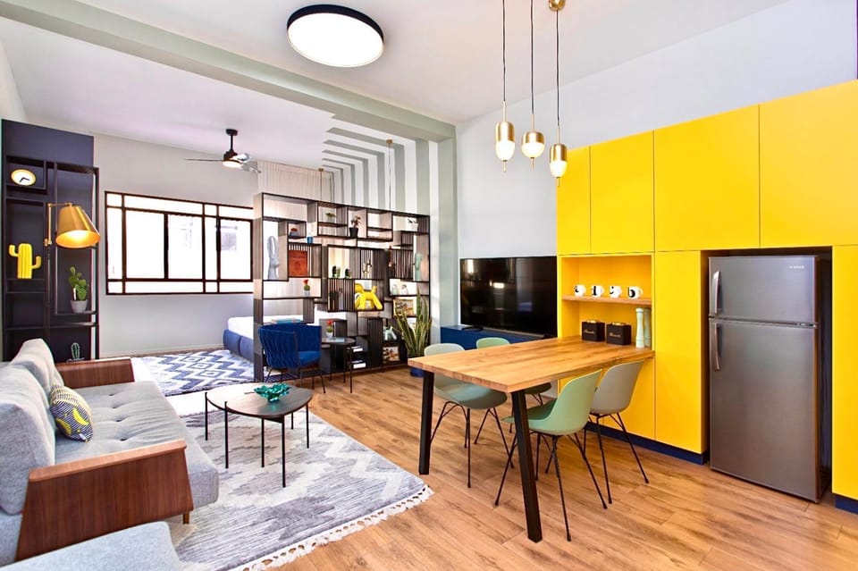 TV and multimedia, Kitchen or kitchenette, Living room, Seating area, Dining area