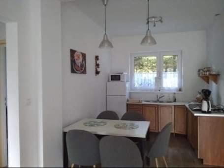 Kitchen or kitchenette, Dining area, Communal kitchen, minibar