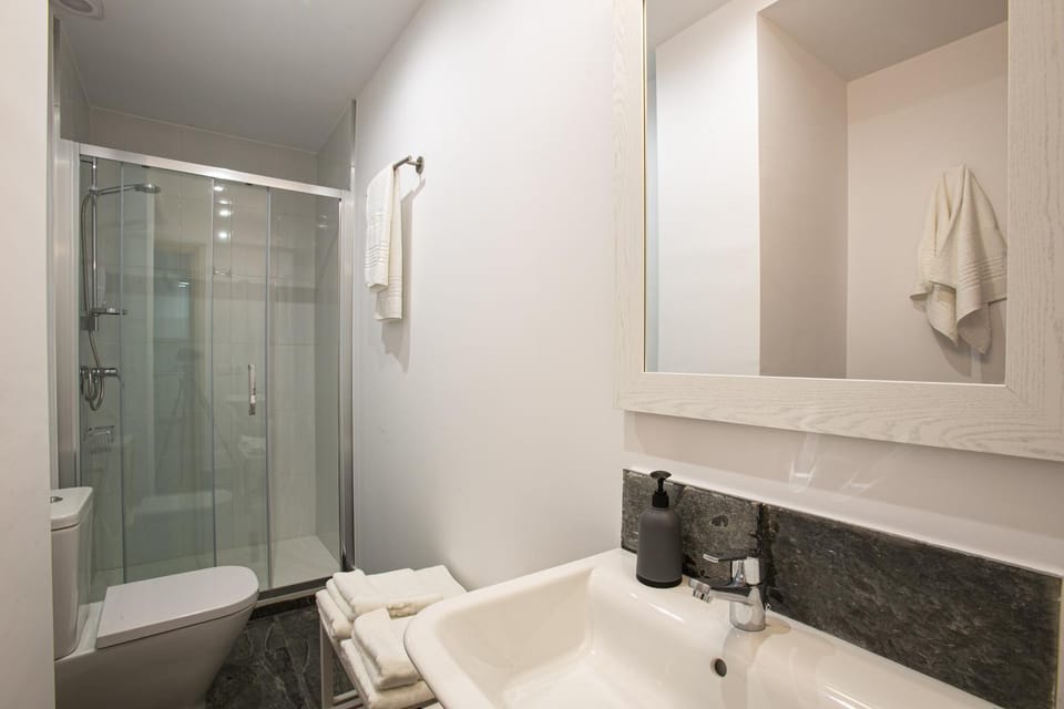 Shower, Bathroom, towels