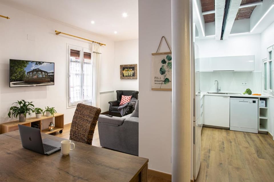 TV and multimedia, Kitchen or kitchenette, Living room, Seating area, Dining area