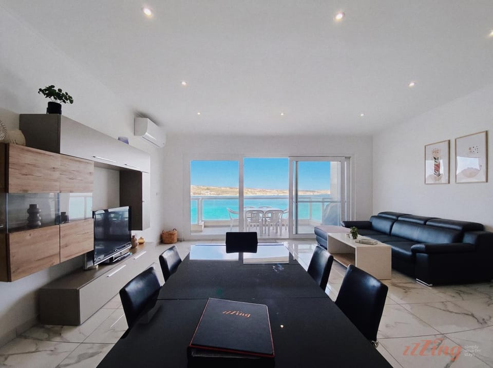 TV and multimedia, Living room, Seating area, Dining area, Sea view