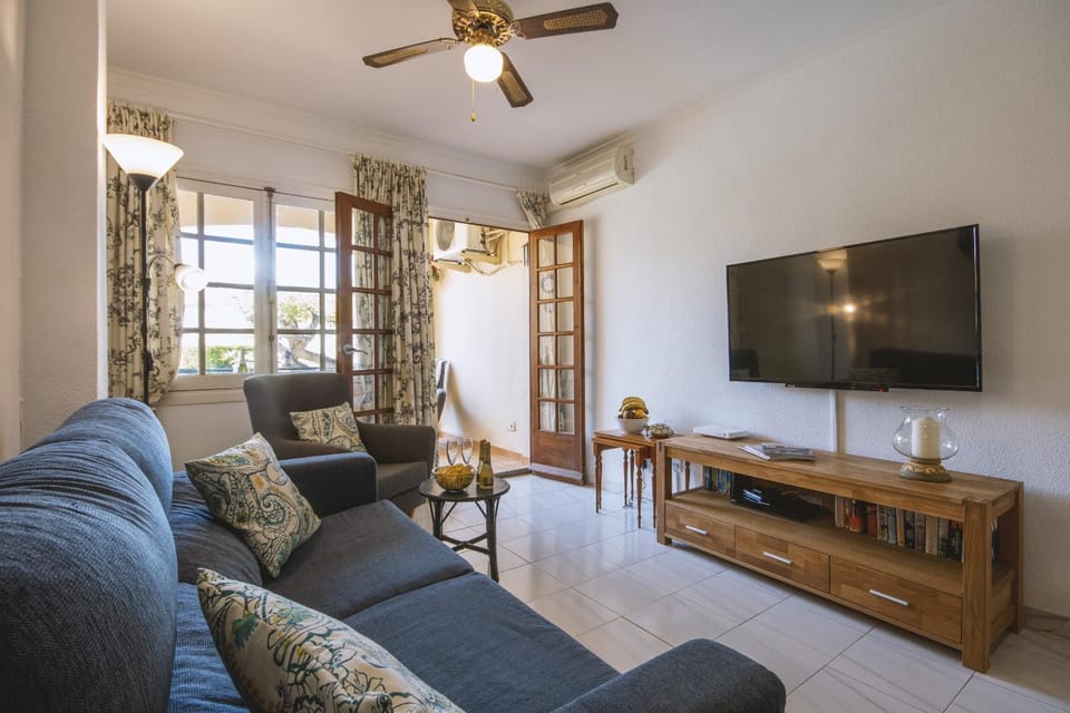 Communal lounge/ TV room, Living room