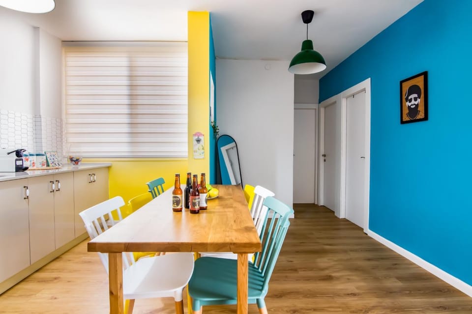 Kitchen or kitchenette, Seating area, Dining area