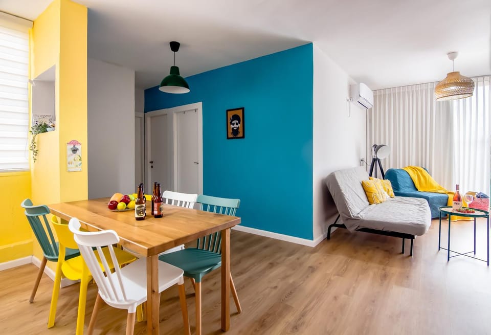 Food close-up, Living room, Dining area