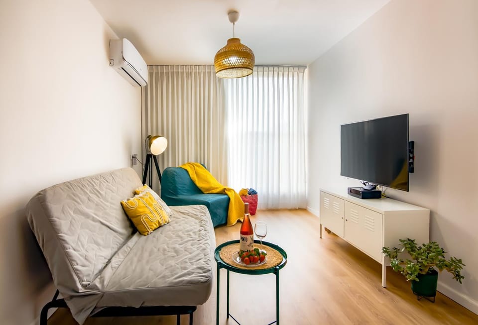 TV and multimedia, Living room, Evening entertainment, air conditioner
