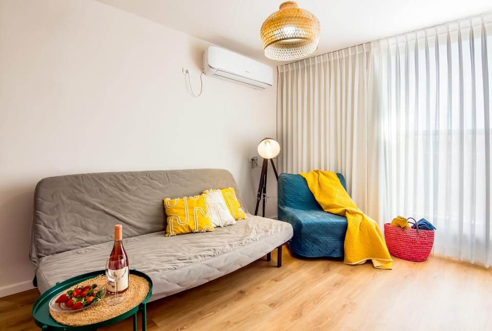Living room, Seating area, air conditioner