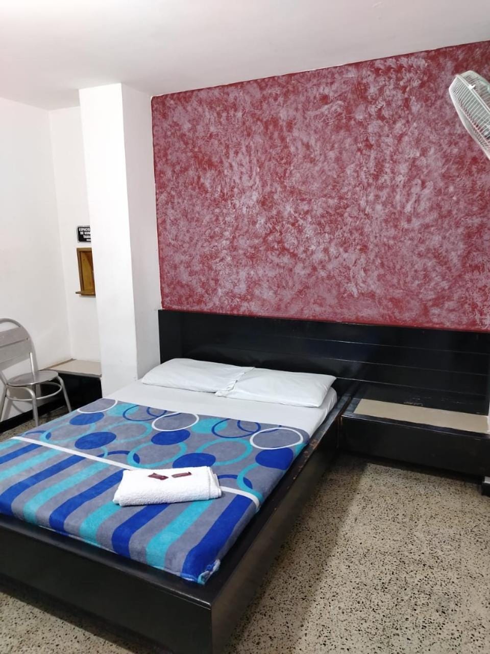Photo of the whole room, Bedroom, towels