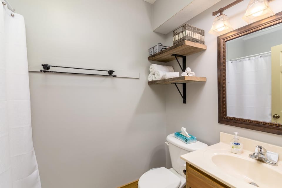 Canadian Hemlock . Trailside Lodging House in Millersburg