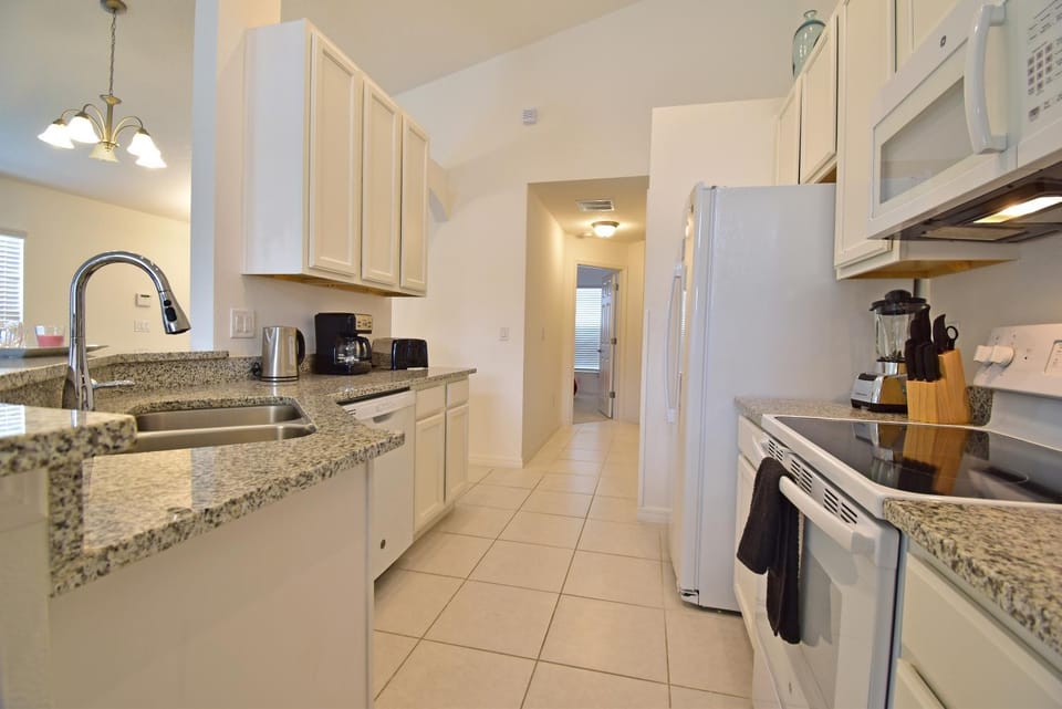 Lovely Pool Home in Gated Golf Resort Close to WDW House in Loughman
