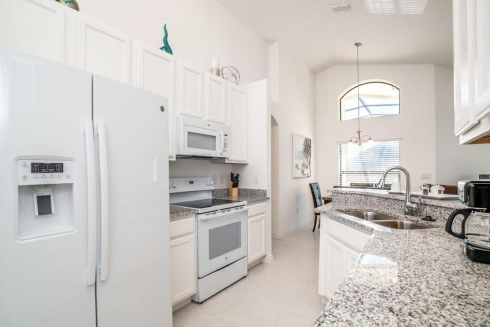 Lovely Pool Home in Gated Golf Resort Close to WDW House in Loughman