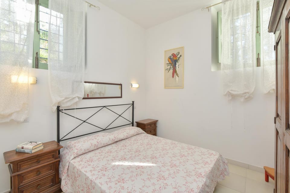 Bedroom, wardrobe, air conditioner