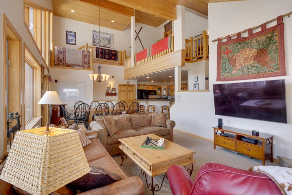 Slopeside Sanctuary - Penthouse < 1 Mi to Lifts! House in Winter Park