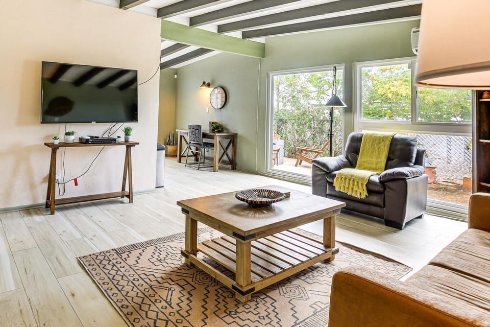 Group Friendly! Gem 5 Mi to Joshua Tree Natl Park House in Joshua Tree