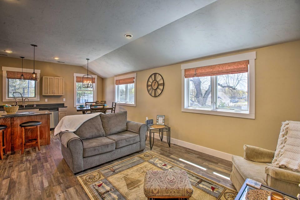 Dtwn Ludington Apt w/ Fire Pit: Day Trip to Slopes Apartment in Ludington