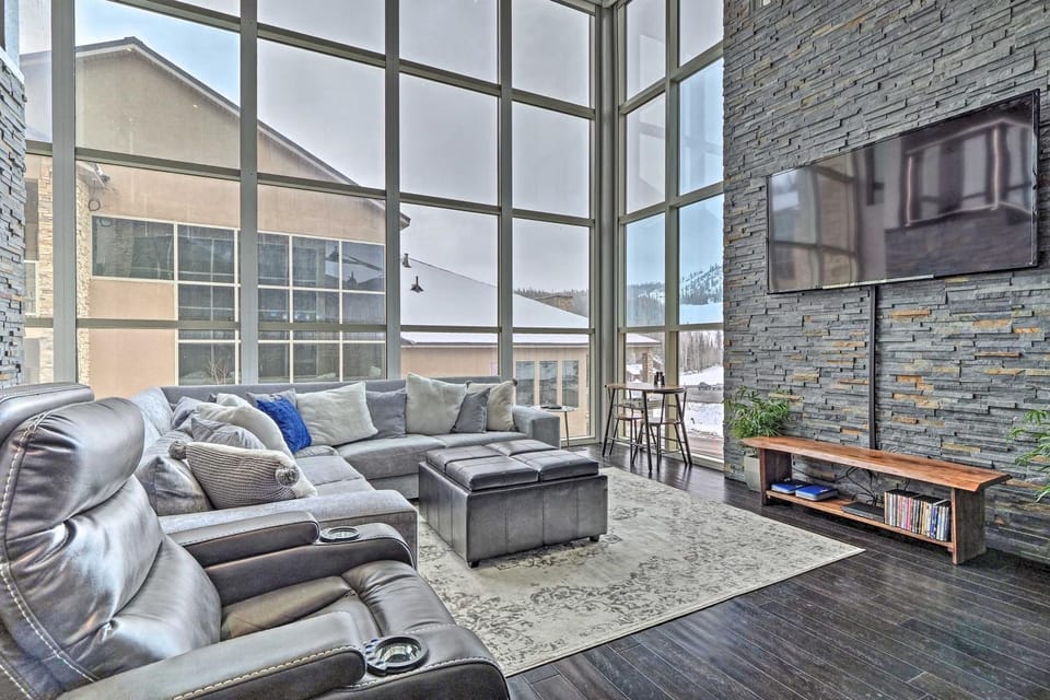 Luxe Brian Head Escape w/ Hot Tub & Mtn Views House in Brian Head