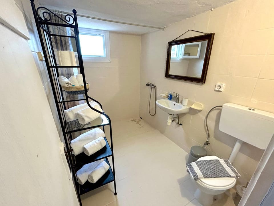 Toilet, Bathroom