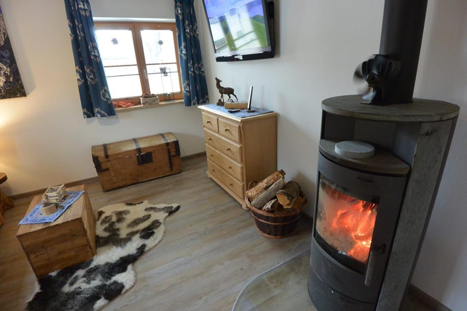 TV and multimedia, Living room, Seating area, pet friendly