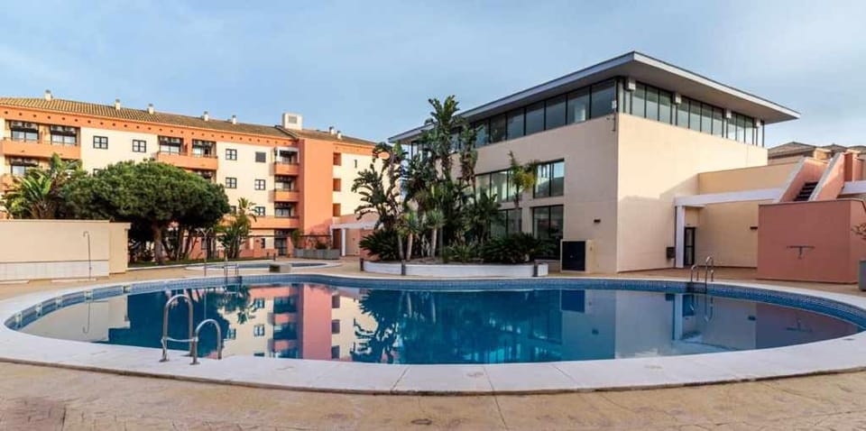 Apartamento junto a la playa con piscina y parking Apartment in Punta Umbría