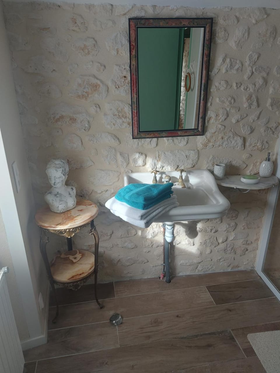 Bathroom, towels