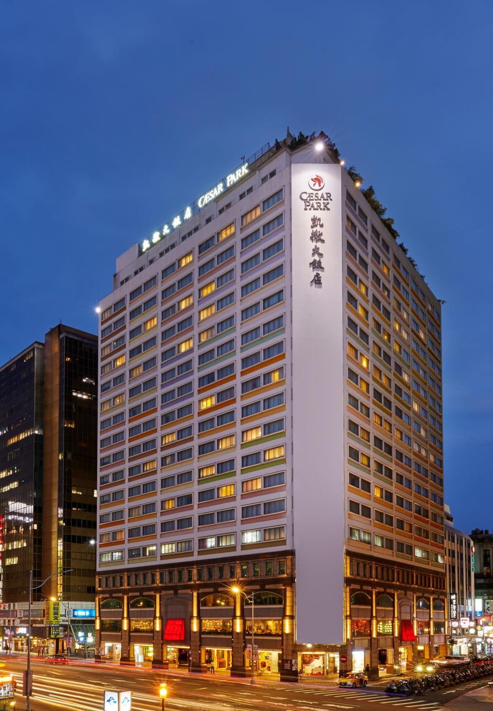 Property building, Facade/entrance, Night