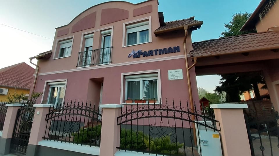 Property building, Facade/entrance, Property logo or sign