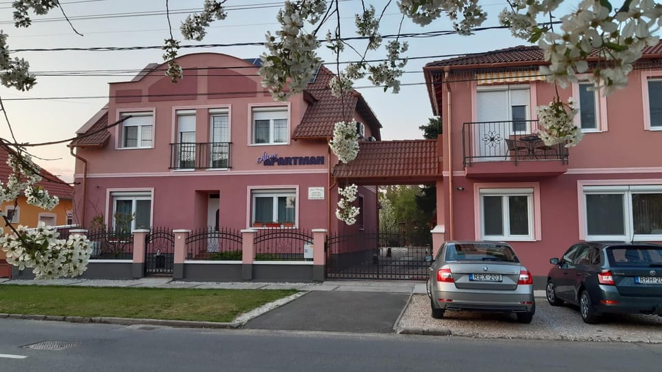 Property building, Facade/entrance, Neighbourhood, Street view