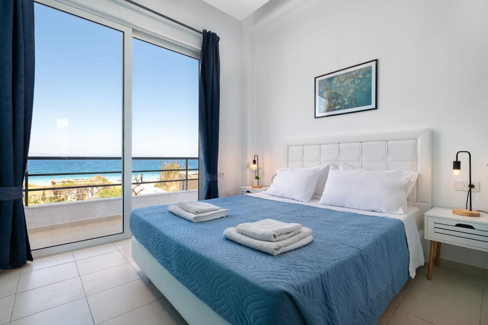 Bed, Balcony/Terrace, Photo of the whole room, Bedroom, Sea view