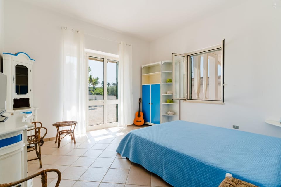 Bed, Kitchen or kitchenette, Photo of the whole room