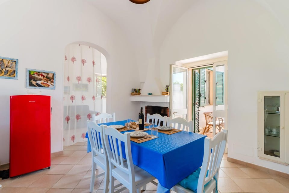 Seating area, Dining area
