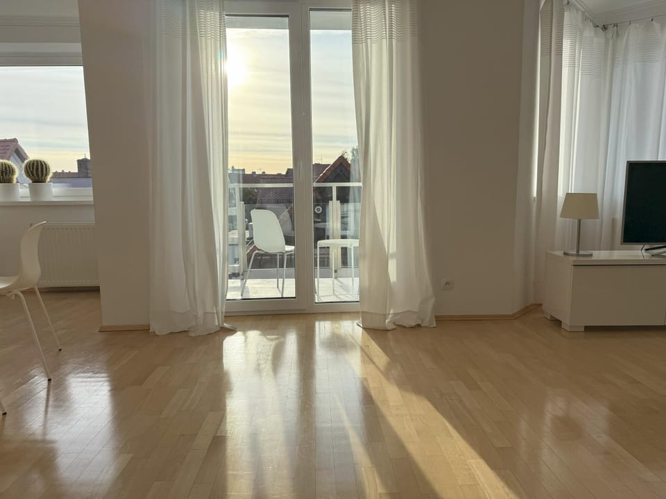 TV and multimedia, Balcony/Terrace, Living room, Seating area