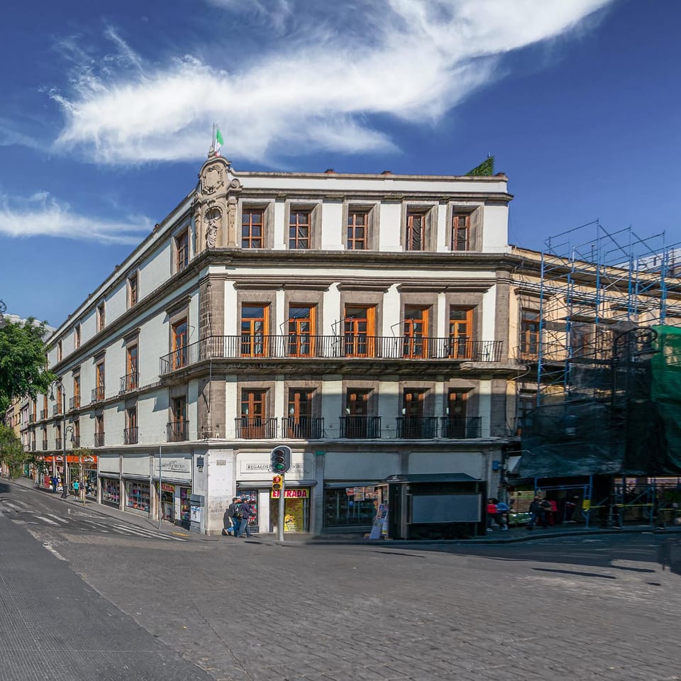 Facade/entrance