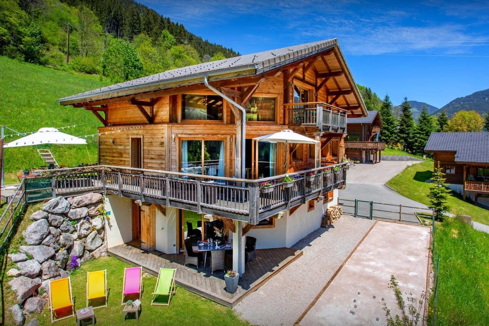 Property building, Spring, Day, Natural landscape, Balcony/Terrace, Mountain view
