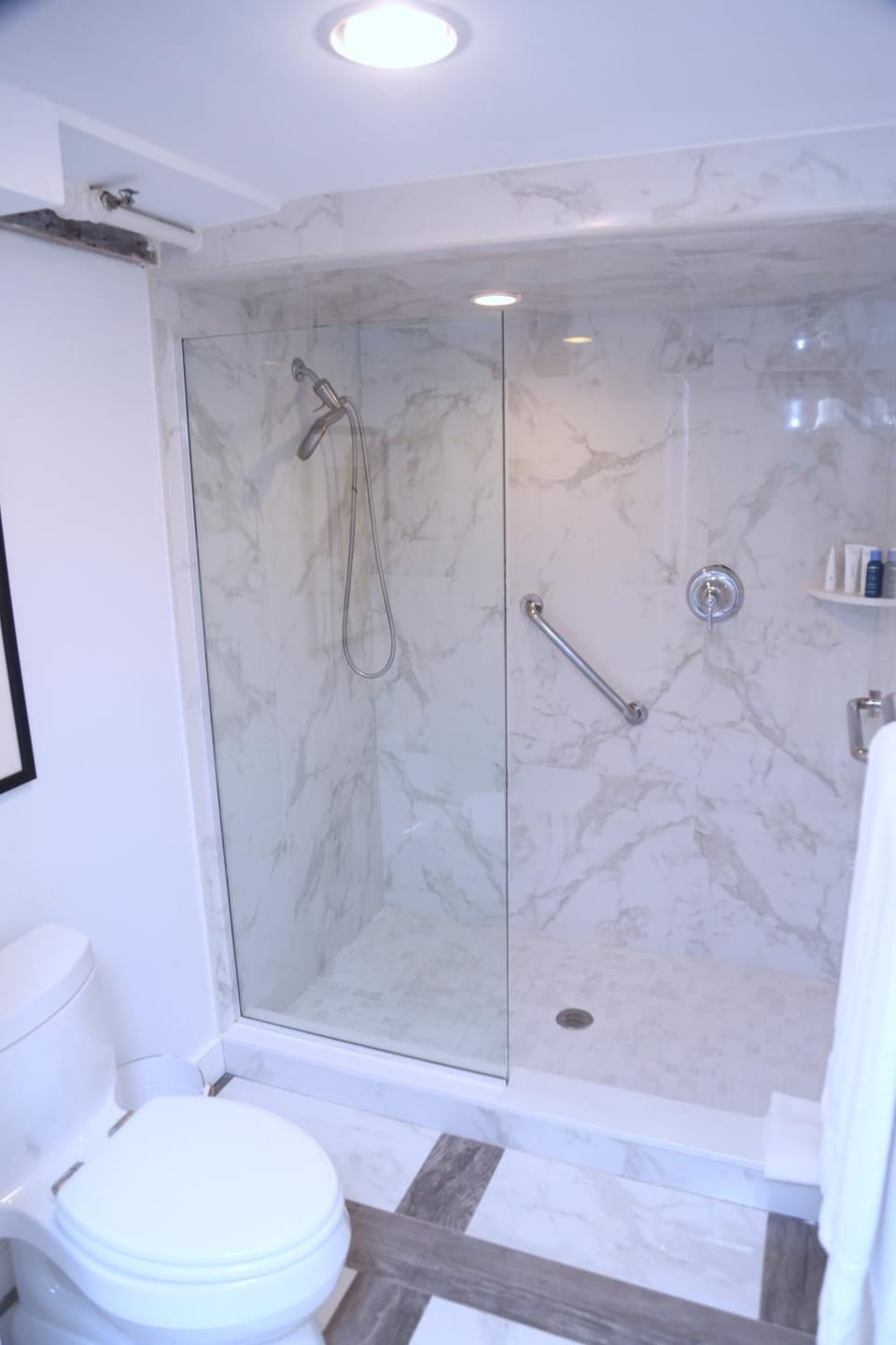 Shower, Toilet, Bathroom, towels