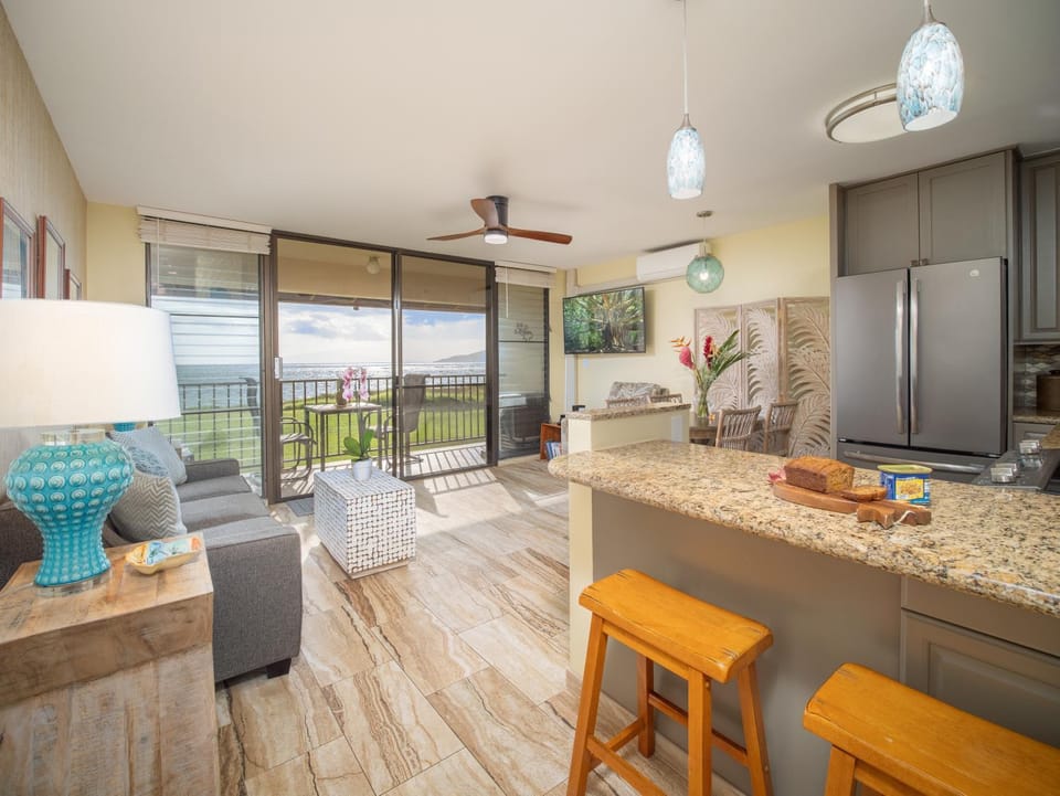 Kitchen or kitchenette, Living room